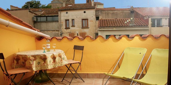 Agréable terrasse avec belle vue sur la cathédrale et les clochers.